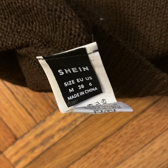 SHEIN cropped mock neck sweater & bra - Picture 5 of 5